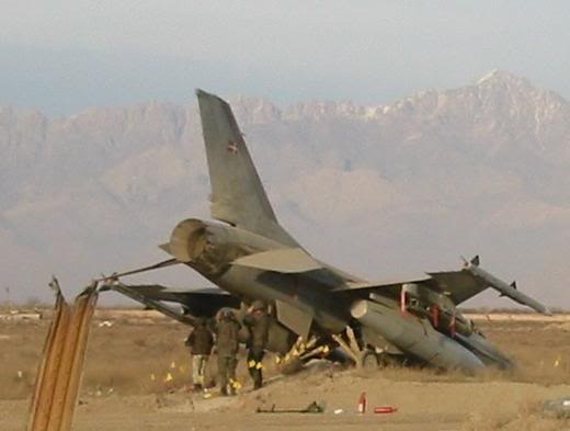 Phan luc chien dau F-16 cua My lai roi, phi cong tu nan hinh anh