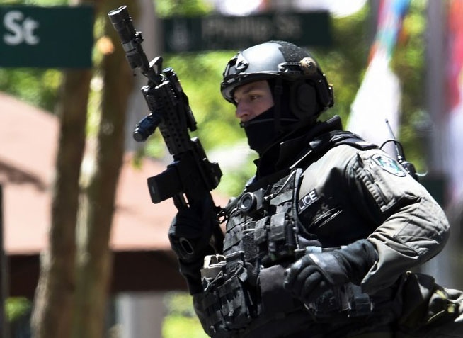 Dac nhiem vu trang bao vay khu vuc IS bat coc con tin hinh anh