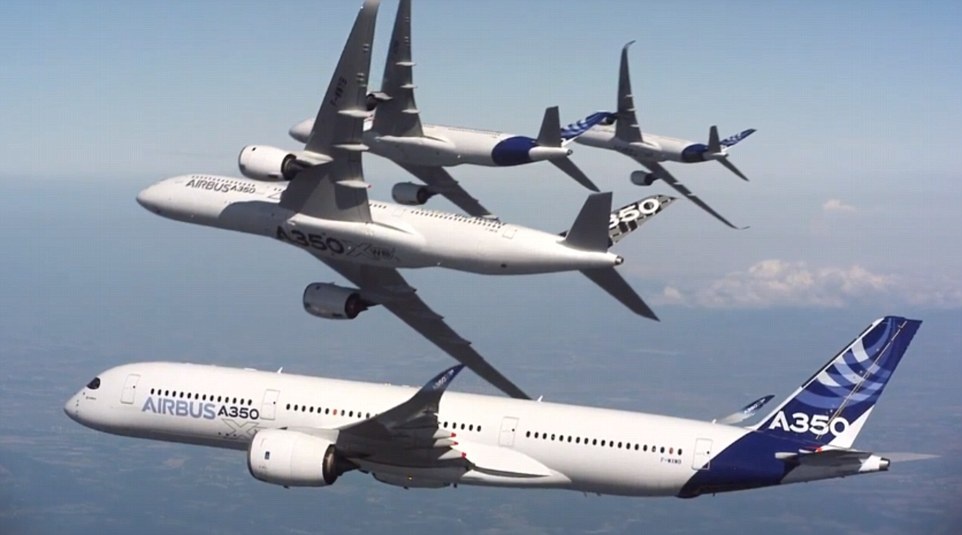 May bay cho khach xep hinh nhu tiem kich phan luc hinh anh