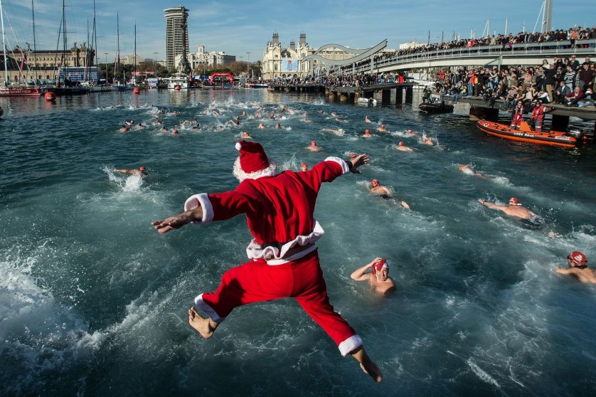 10 buc anh dang kinh ngac cua ong gia Noel 2014 hinh anh