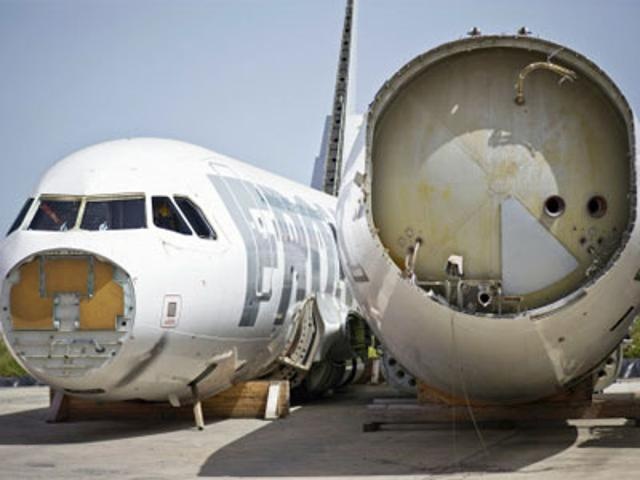 Cong xuong khong lo chuyen hoa kiep may bay cho khach hinh anh