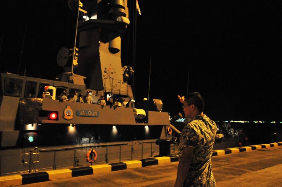 Singapore dua tau ho tong ten lua toi tim QZ 8501 hinh anh