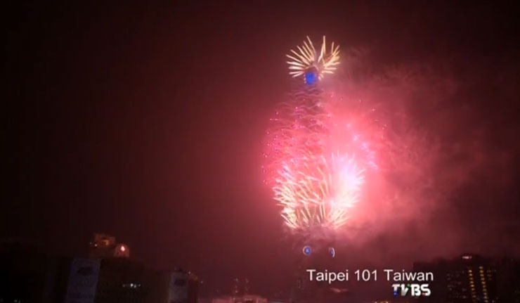 Phao hoa chao nam moi o Dai Loan hinh anh