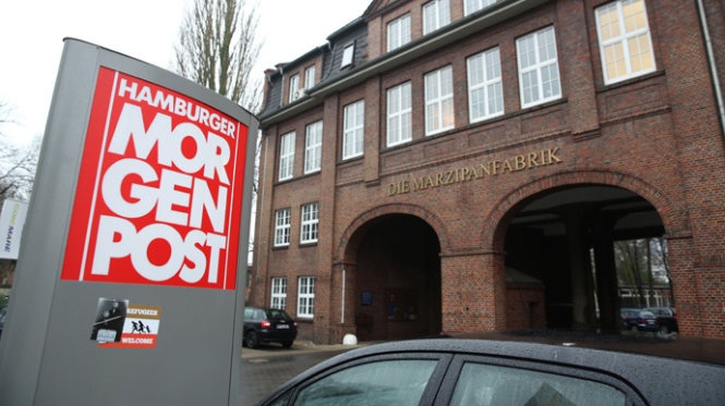 Dang tranh biem cua Charlie Hebdo, bao Duc bi tan cong hinh anh