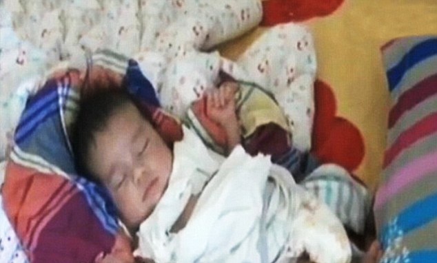 Ben trong 'nha may san xuat tre em' dang so o Trung Quoc hinh anh