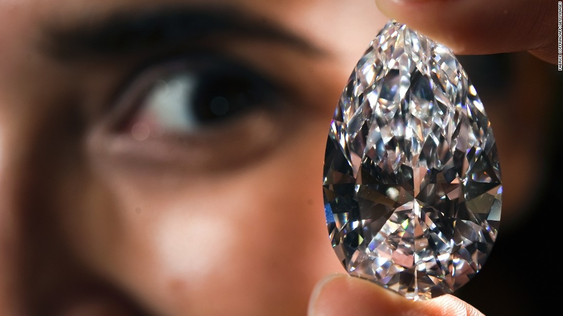 Be gai 12 tuoi danh cap vien kim cuong tri gia 4,6 trieu USD hinh anh