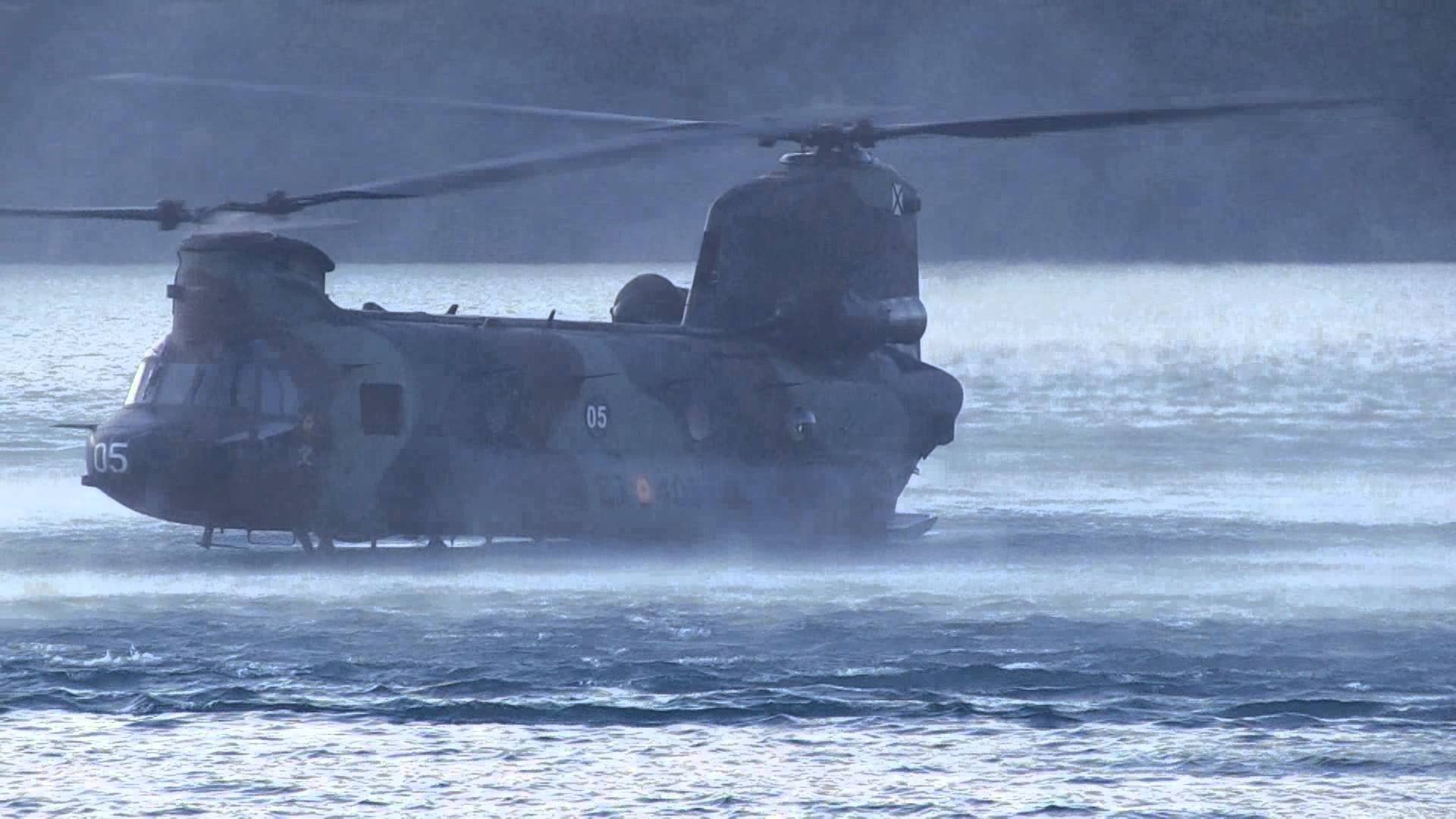 Dac nhiem Tay Ban Nha khoe tai lao xuong len truc thang hinh anh