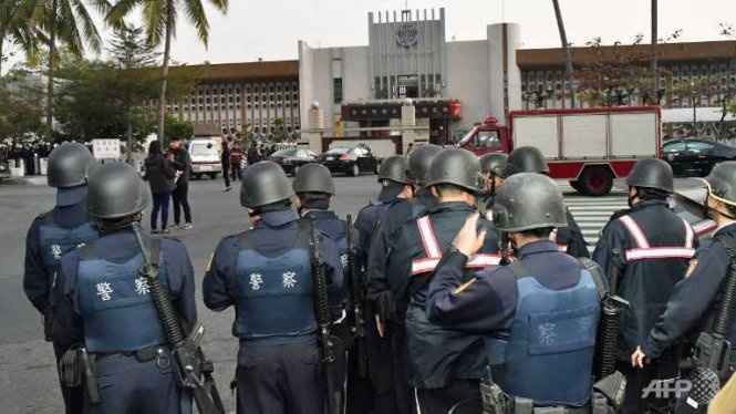 Dai Loan: Ket thuc vu bat con tin, 6 tu nhan tu sat hinh anh