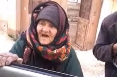 Cu ba mang chui phien quan Hoi giao IS hinh anh