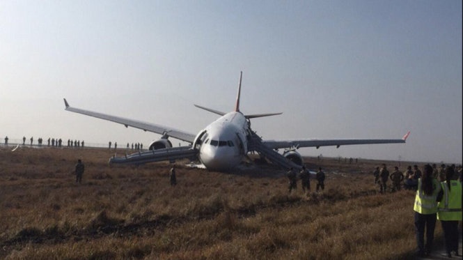 May bay Tho Nhi Ky gay bo phan ha canh, truot duong bang hinh anh