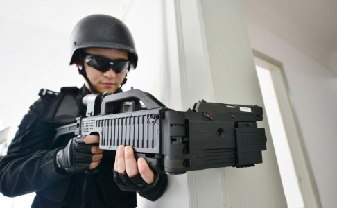 'Sung uon cong' cua canh sat dac nhiem Thuong Hai hinh anh