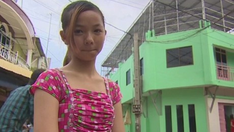 Cau chuyen cua be gai bi me ep ban trinh o Campuchia hinh anh