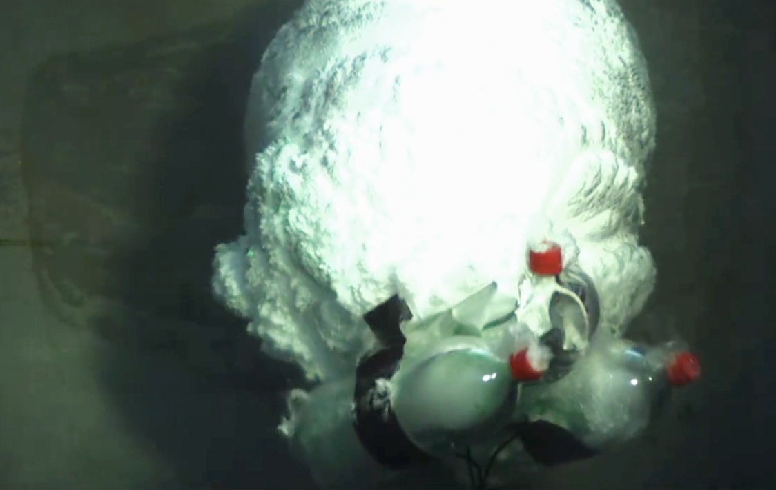 Khoanh khac bang kho no nhu bom hinh anh