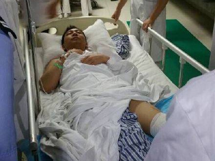 Huong dan vien du lich ke giay phut tau cho 458 nguoi lat up hinh anh