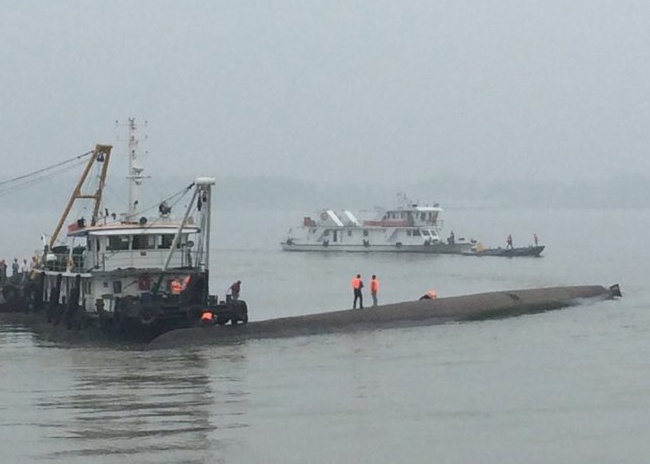 Hien truong vu chim tau cho 458 nguoi o Trung Quoc hinh anh