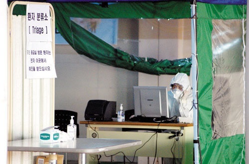 1.364 ca nghi nhiem MERS, 700 truong hoc Han Quoc dong cua hinh anh