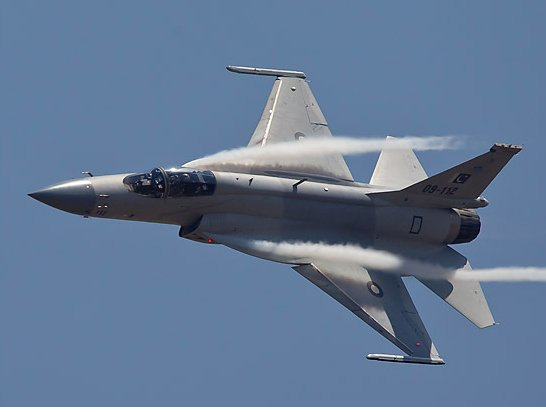 4 cuoc dua o trien lam hang khong lon nhat the gioi hinh anh