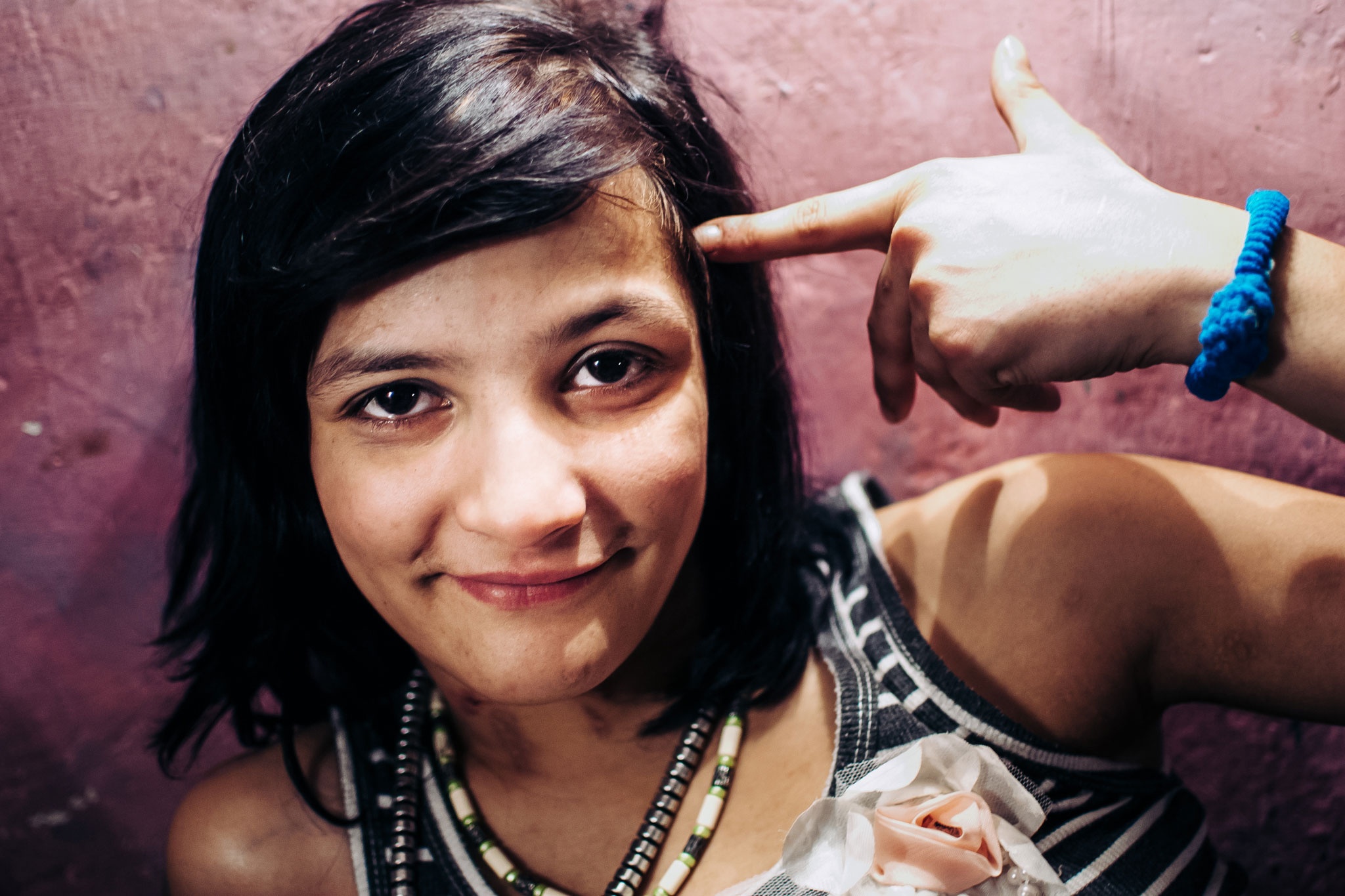 Cuoc song nhem nhuoc duoi ham ngam cua thieu nu Romania hinh anh