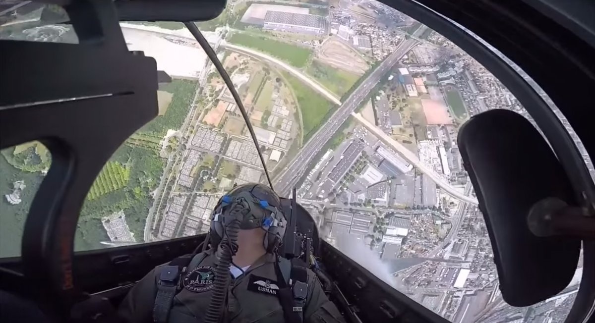 Trai nghiem khoang lai cua chien dau co gia re JF-17 hinh anh