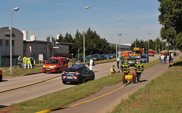 Hien truong vu 'phien quan IS' chat dau nguoi o Phap hinh anh