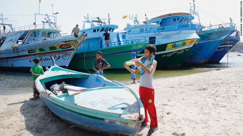‘Ban con’ vi giac mong toi chau Au de thoat ngheo hinh anh