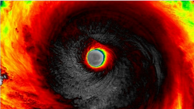 Sieu bao manh nhat nam dang tien ve Dong A nhin tu vu tru hinh anh