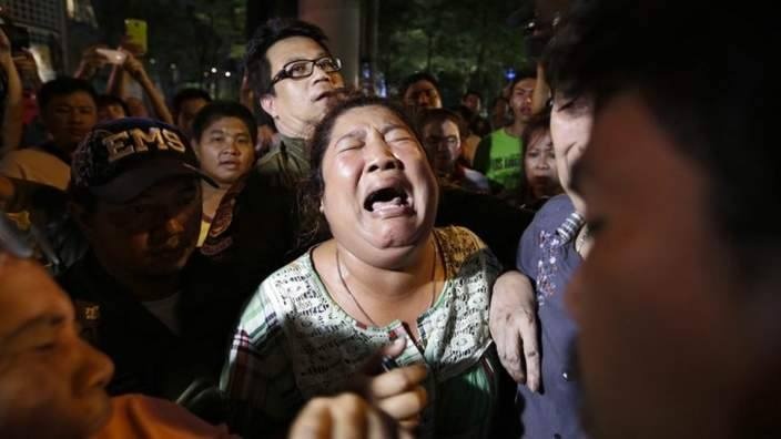 Tan cong bang bom giua Bangkok, hon 20 nguoi chet hinh anh