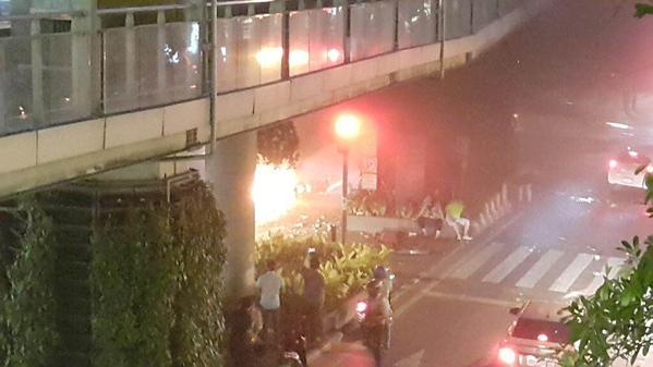 Khoanh khac bom no giua thanh pho Bangkok hinh anh