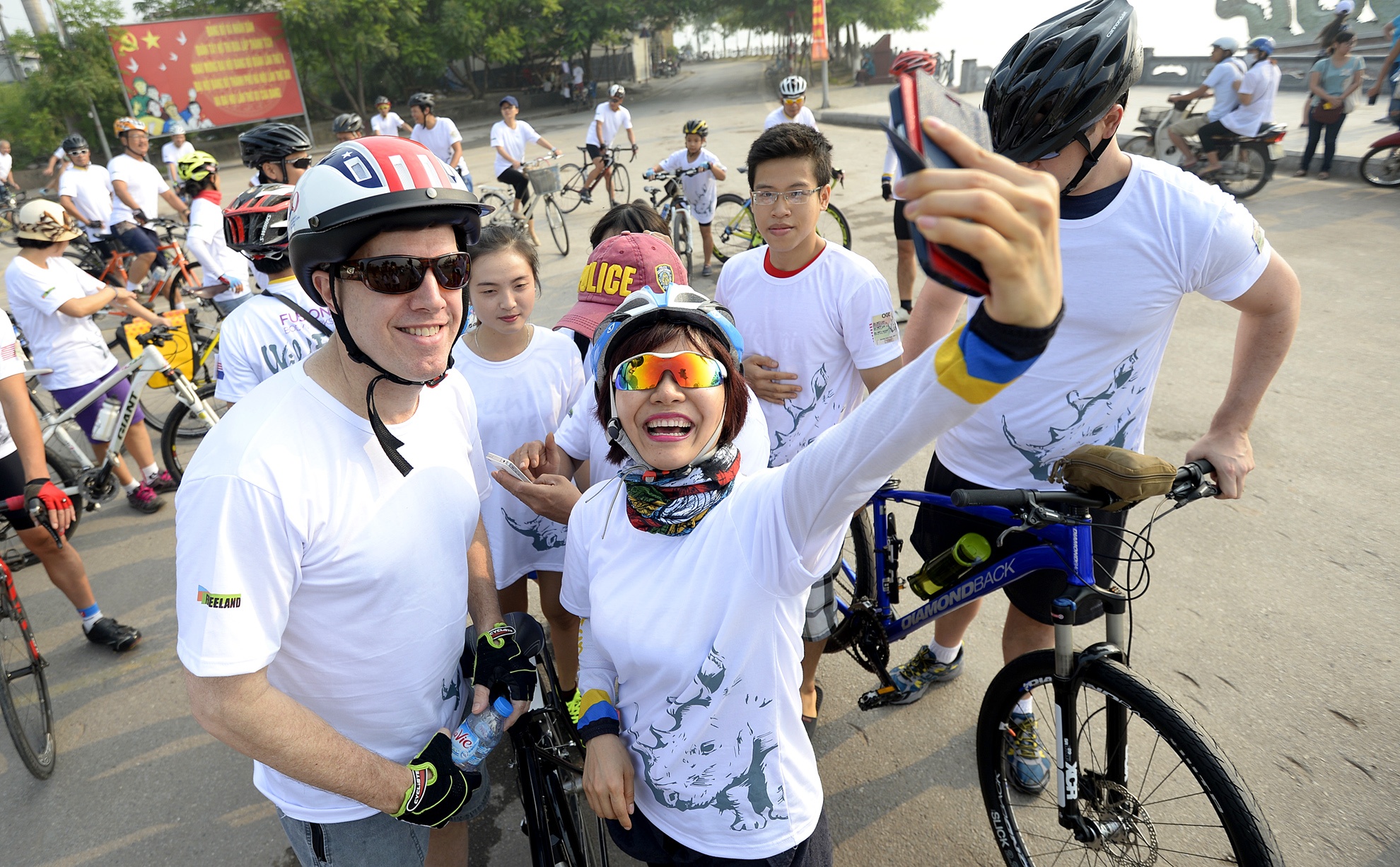 Dai su Ted Osius dap xe keu goi bao ve te giac hinh anh