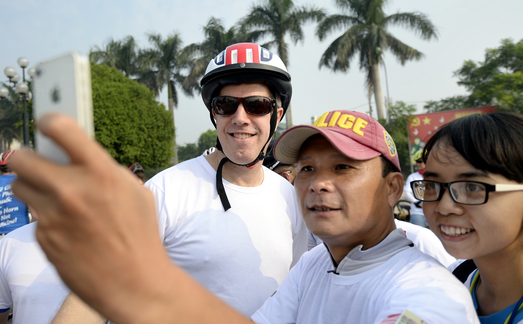 Dai su My tra loi phong van ve dong vat hoang da hinh anh