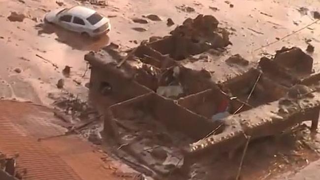 Lu bun do vo dap khai thac quang sat o Brazil hinh anh