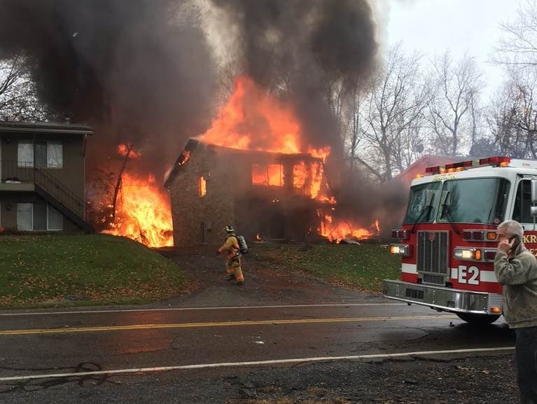 May bay lao trung nha dan o My, 9 nguoi chet hinh anh