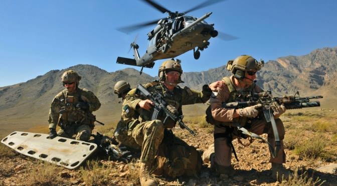 Đặc nhiệm Mỹ thực hiện sứ mệnh sơ tán binh sĩ bị thương. Ảnh: US Army