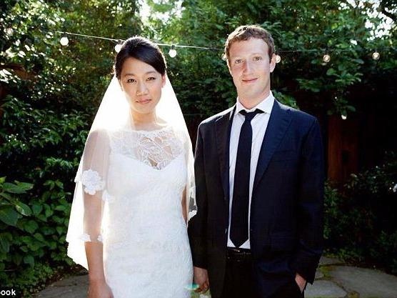 Chuyen tinh hon mot thap ky cua Mark Zuckerberg hinh anh