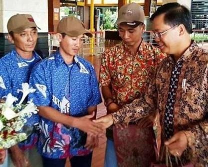 Hanh trinh dua ngu dan Viet bi bat o Indonesia ve que hinh anh