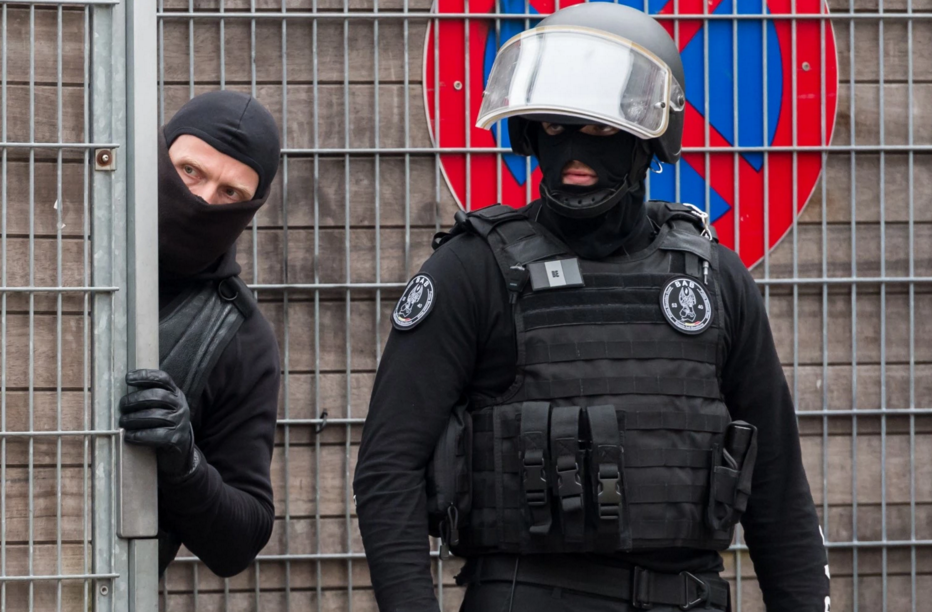 Cuoc dot kich bat nghi can chinh vu tham sat Paris tai Bi hinh anh