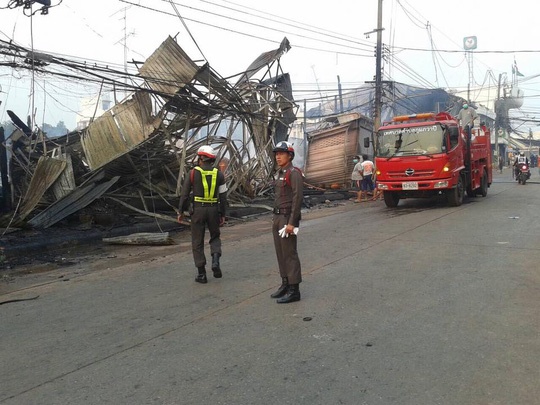 13 gia đình Việt kiều bị hỏa hoạn ở Thái Lan ảnh 1 13 gia dinh Viet kieu bi hoa hoan o Thai Lan anh 1