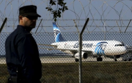 Khong tac cuop may bay Ai Cap de di gap vo cu hinh anh