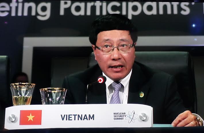 Khung bo hat nhan de doa hoa binh, an ninh the gioi hinh anh