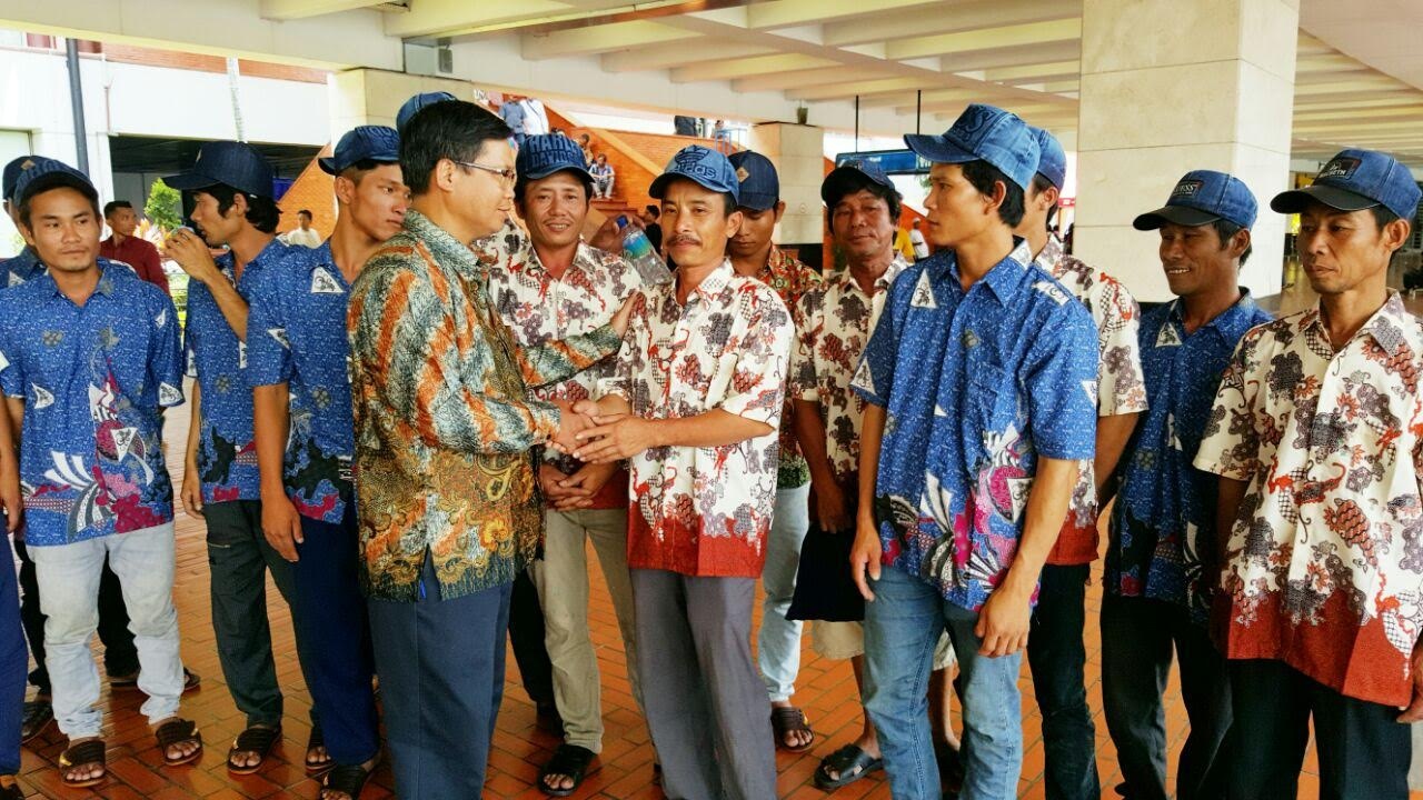 18 ngu dan bi bat o Indonesia ve nuoc anh 2