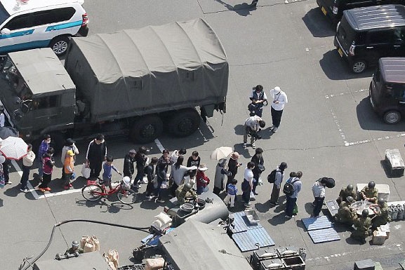 Dong dat Nhat Ban: Du hoc sinh Viet lanh nan o khu tam tru hinh anh