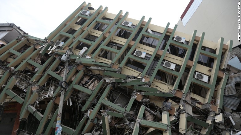 Dong dat Ecuador: 246 nguoi chet, nhieu nguoi bi chon vui hinh anh