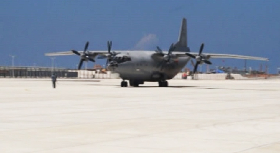 Phi co quan su Trung Quoc ha canh phi phap xuong da Chu Thap hinh anh