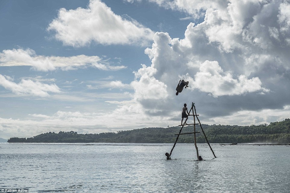 song biet lap giua Thai Binh Duong anh 11