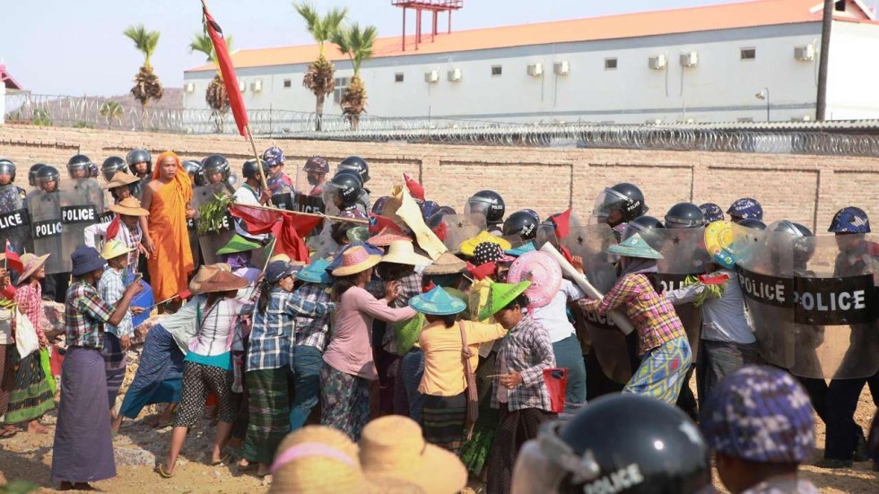 Myanmar bieu tinh phan doi cong ty mo do TQ hau thuan hinh anh