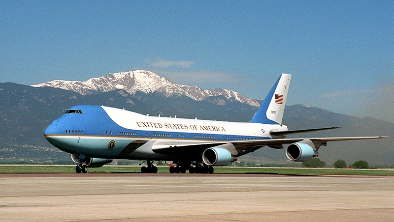 Air Force One cua Tong thong Obama den VN rang sang 23/5 hinh anh