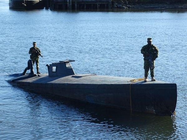 Phat hien 2 tau ngam cho ma tuy o Colombia hinh anh