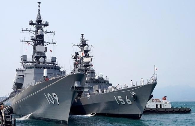 Cang Cam Ranh va go bo cam van vu khi cho Viet Nam hinh anh