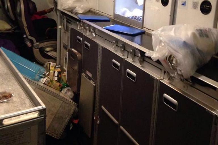 May bay Malaysia Airlines cho 378 nguoi gap su co giua troi hinh anh