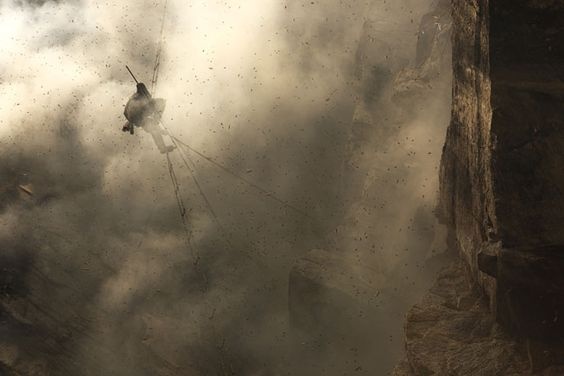 san mat ong tren vach nui dung dung anh 5